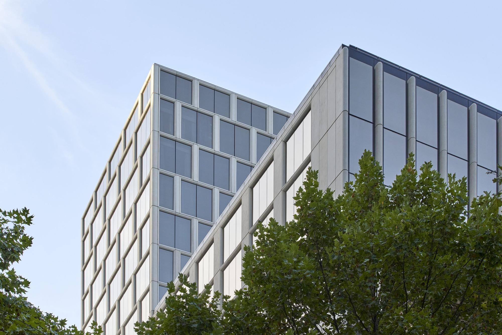 Hilton Melbourne Little Queen Street Εξωτερικό φωτογραφία The new building of the University of Cambridge Judge Business School