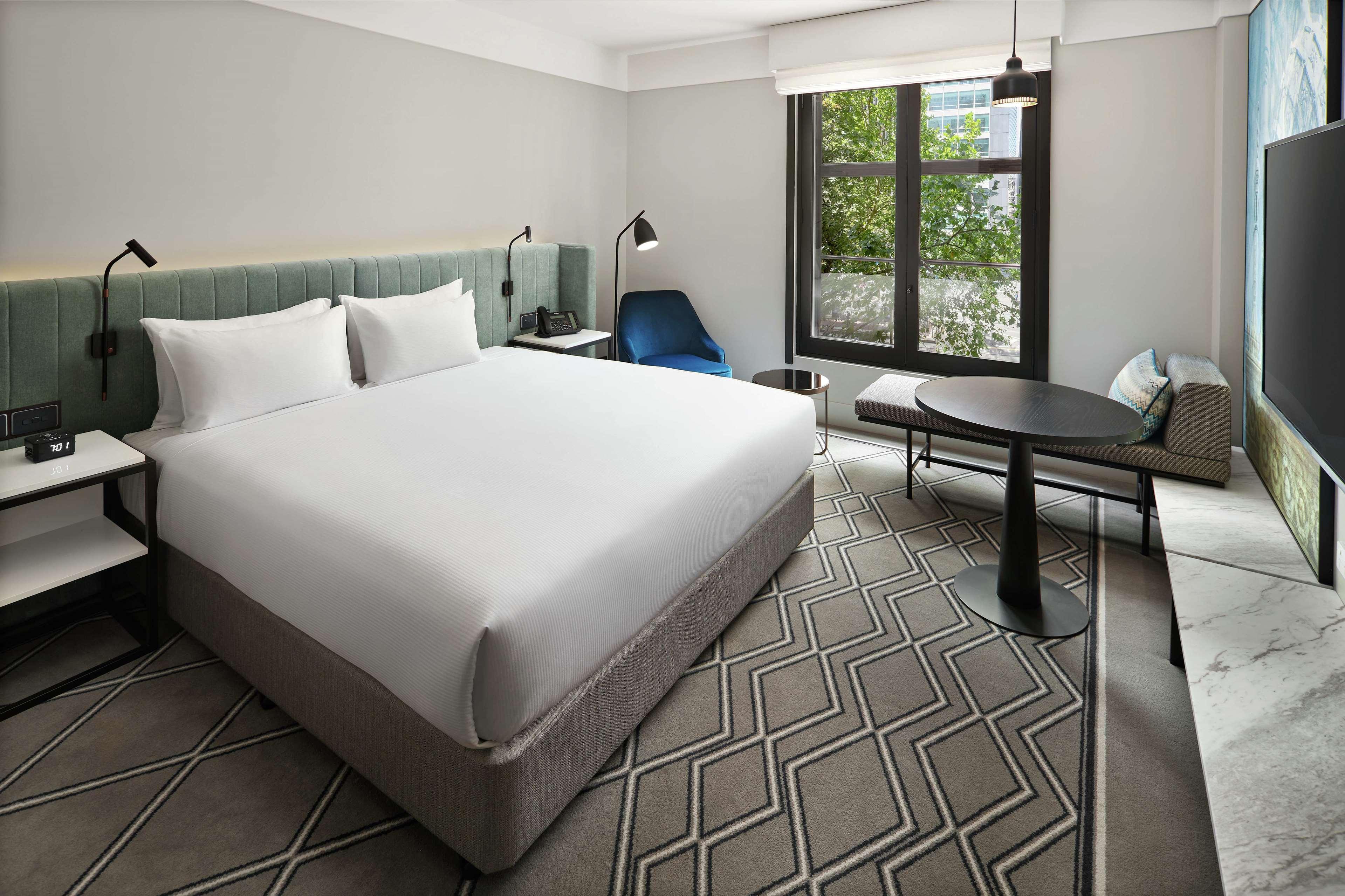 Hilton Melbourne Little Queen Street Εξωτερικό φωτογραφία A room at the hotel