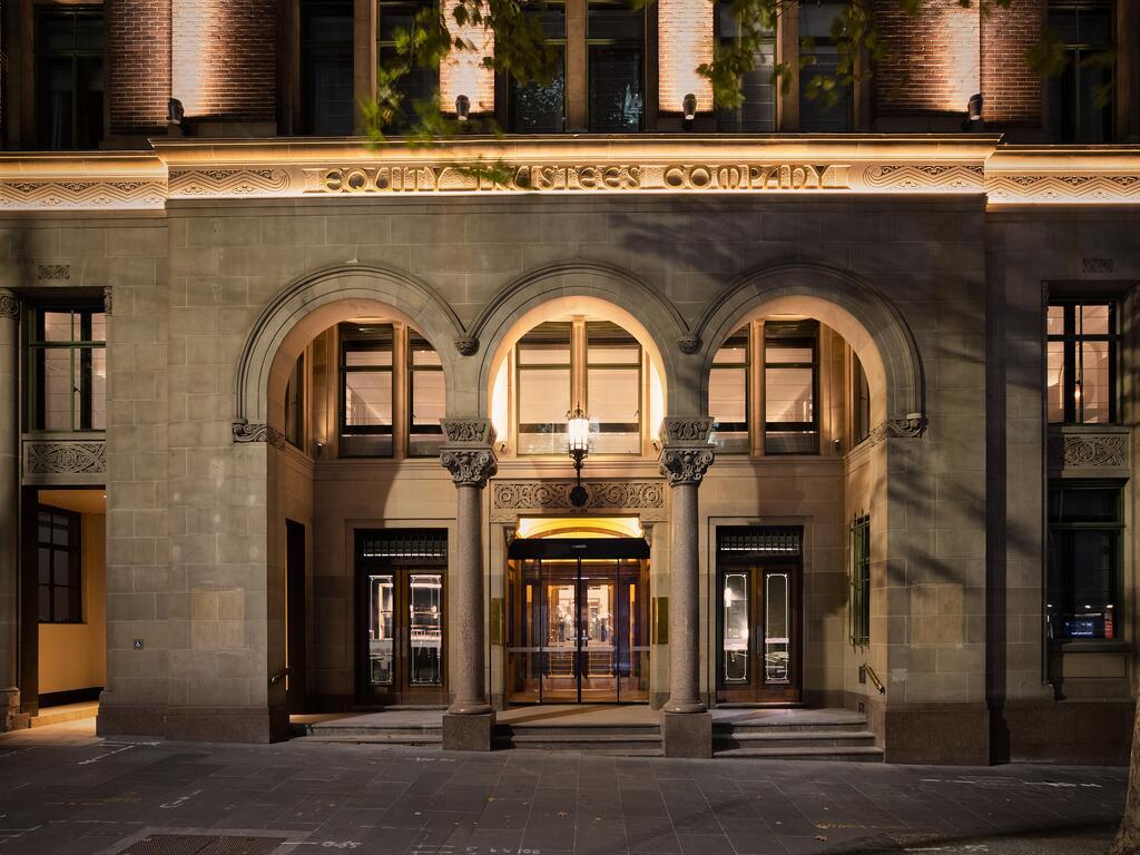 Hilton Melbourne Little Queen Street Εξωτερικό φωτογραφία The entrance to the hotel