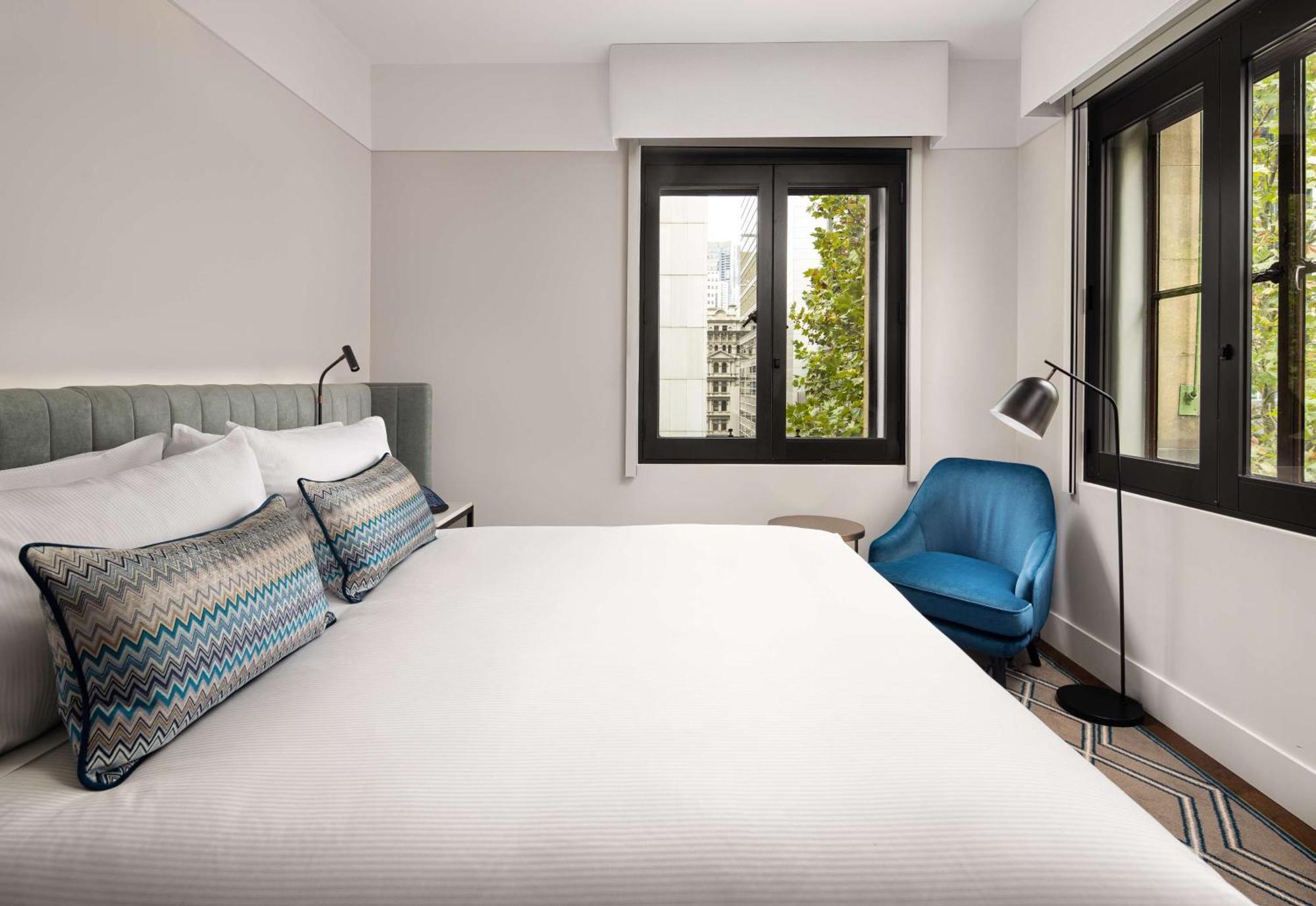 Hilton Melbourne Little Queen Street Εξωτερικό φωτογραφία A bedroom at the hotel