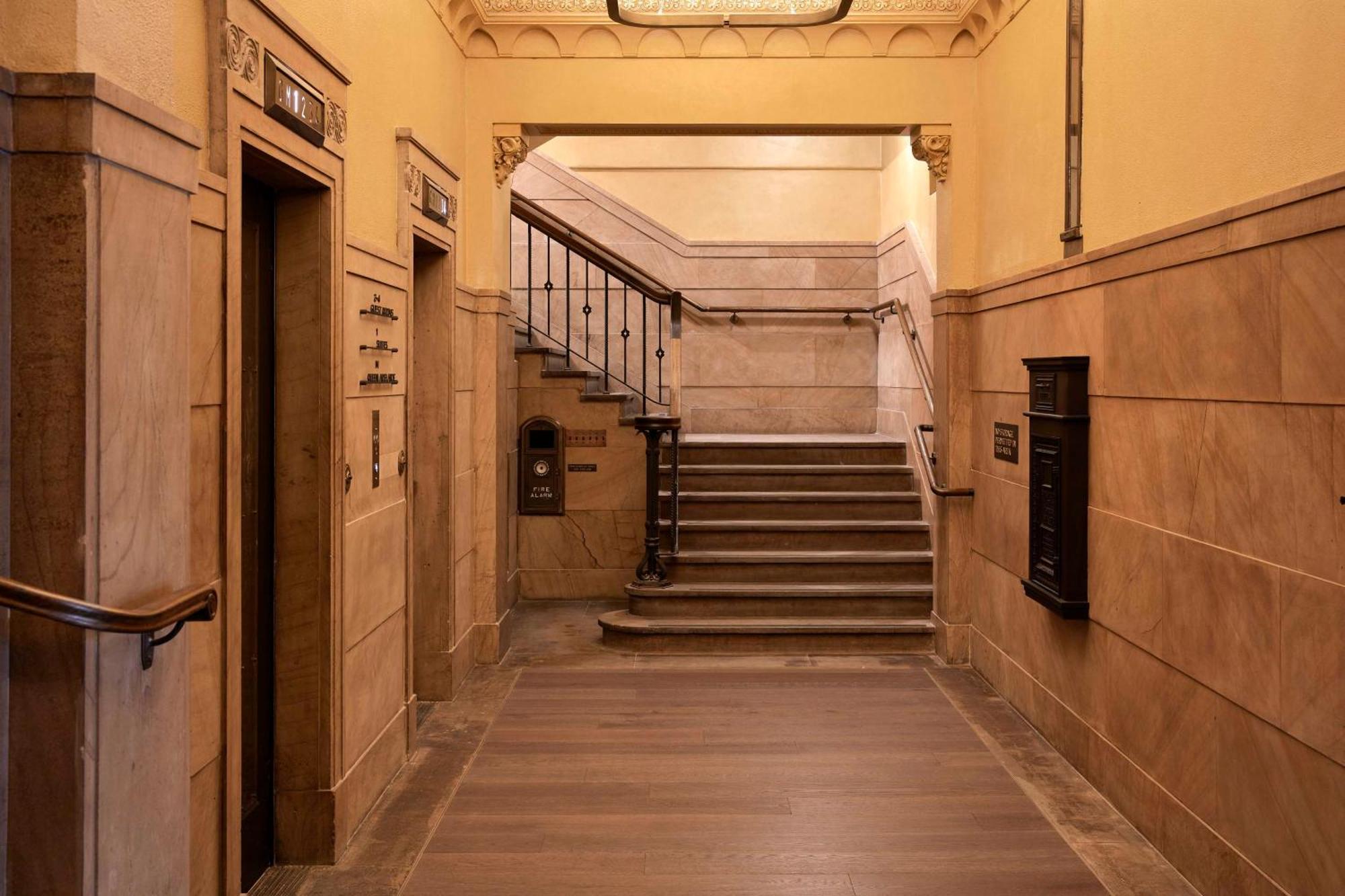 Hilton Melbourne Little Queen Street Εξωτερικό φωτογραφία Interior of the building