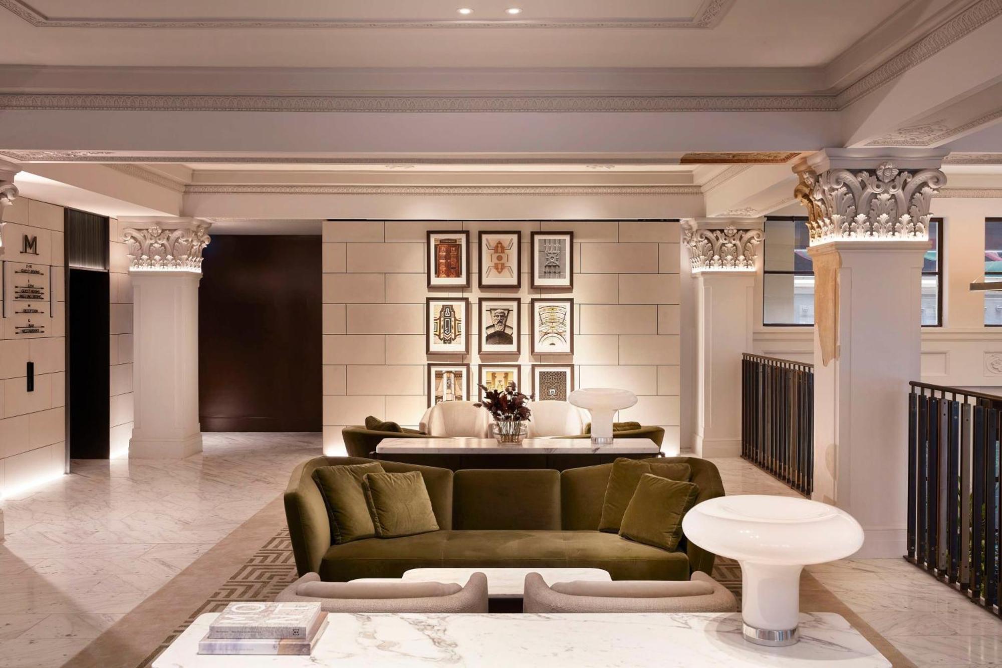 Hilton Melbourne Little Queen Street Εξωτερικό φωτογραφία The lobby of the hotel