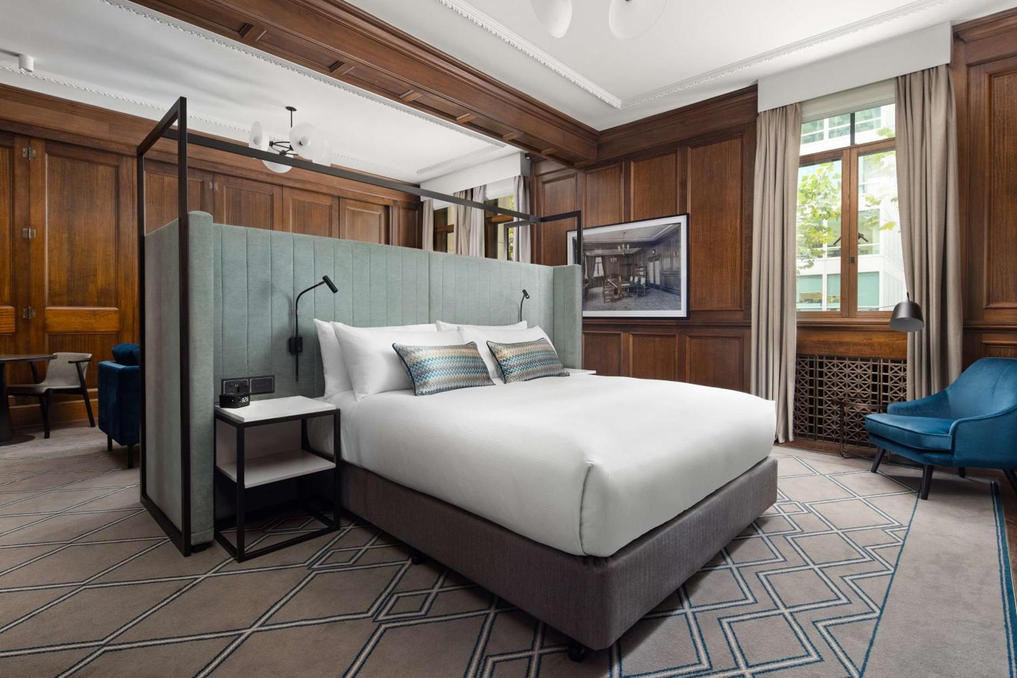 Hilton Melbourne Little Queen Street Εξωτερικό φωτογραφία A bedroom at the hotel