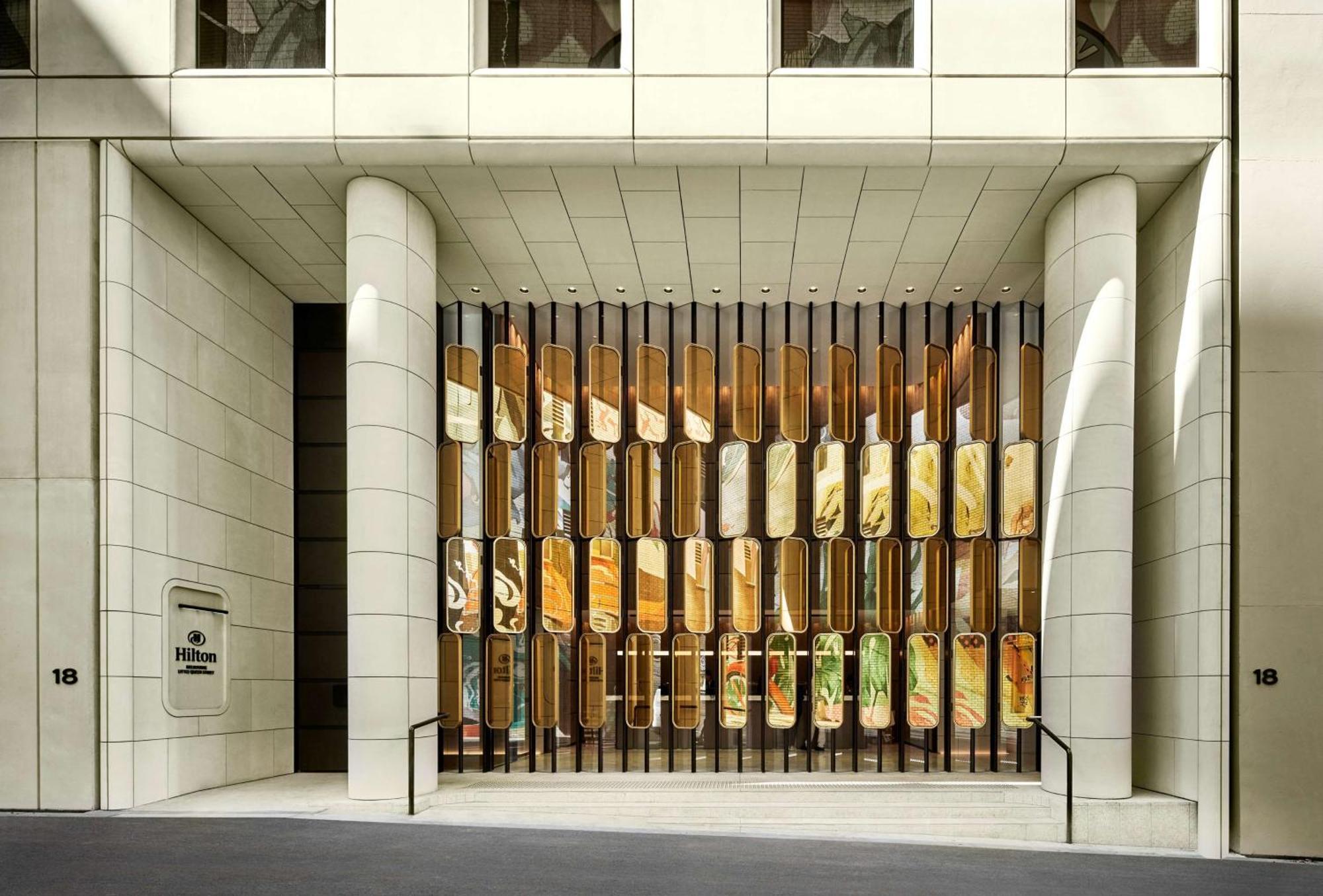 Hilton Melbourne Little Queen Street Εξωτερικό φωτογραφία The entrance to the hotel