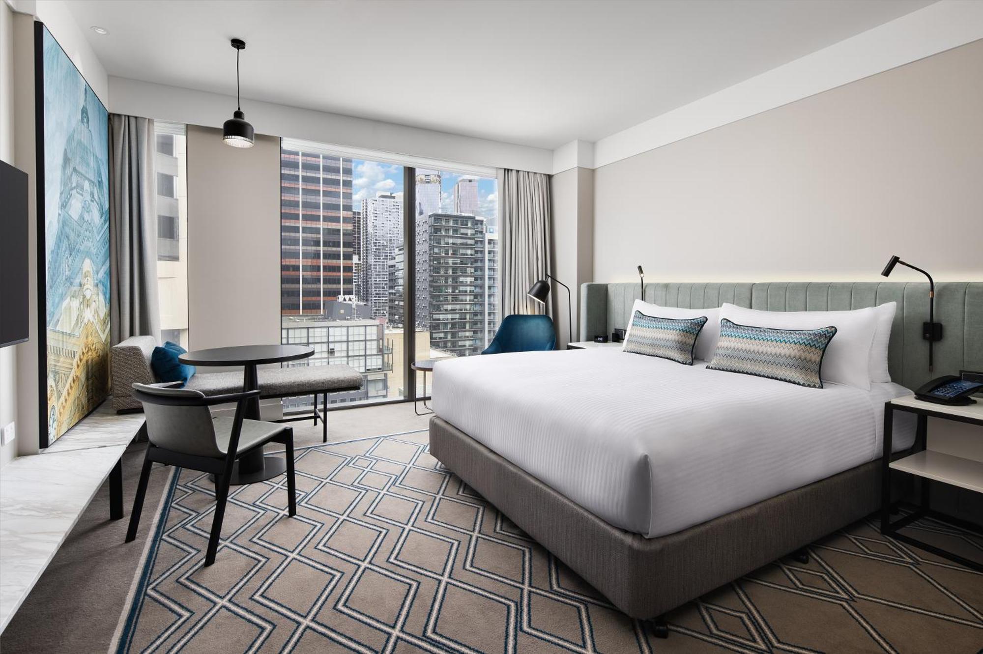 Hilton Melbourne Little Queen Street Εξωτερικό φωτογραφία A guest room at the hotel