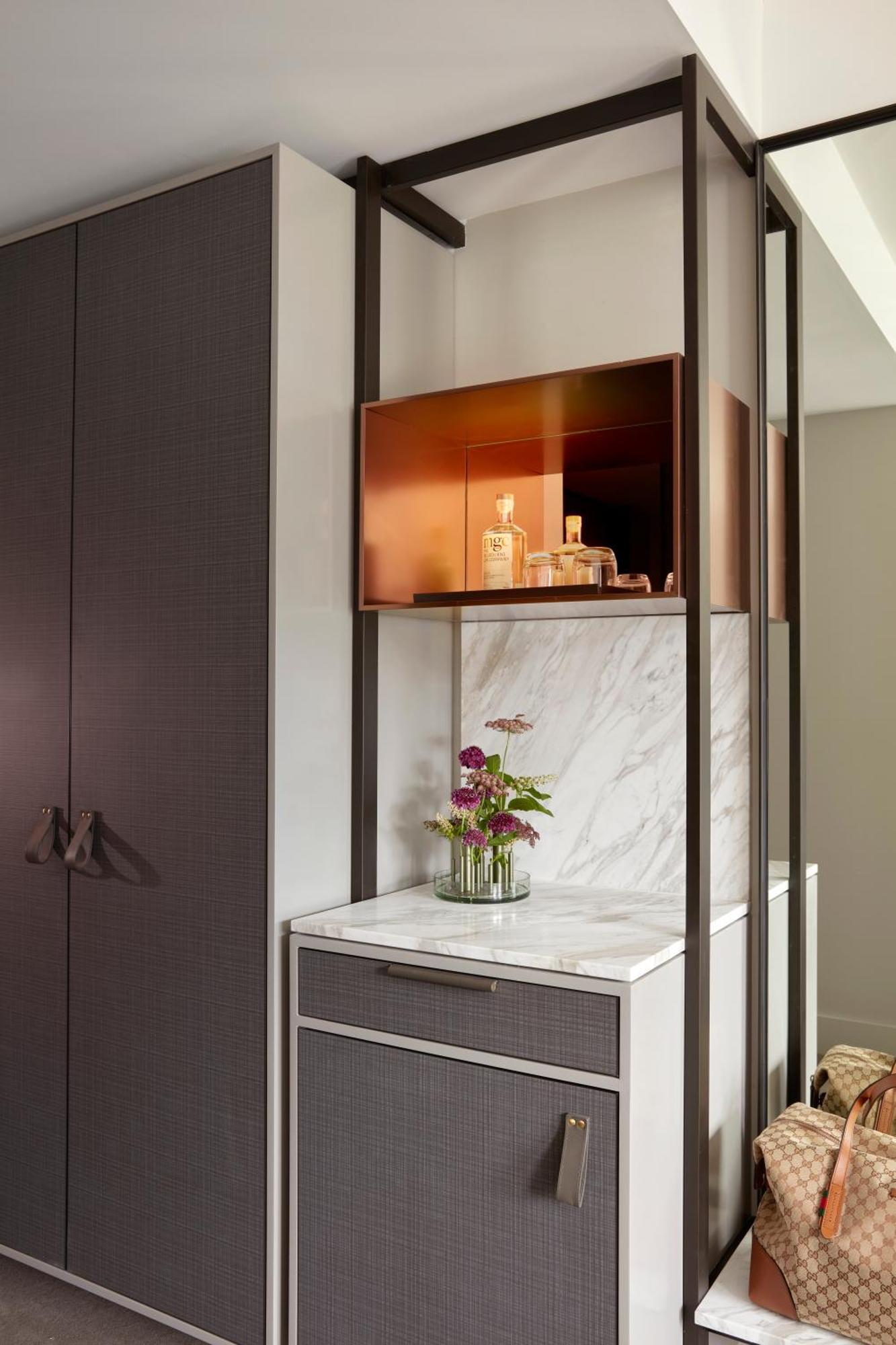 Hilton Melbourne Little Queen Street Εξωτερικό φωτογραφία A marble vanity
